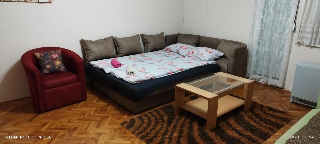 Apartman Lena อารันเยโลวัคส์ ภายนอก รูปภาพ